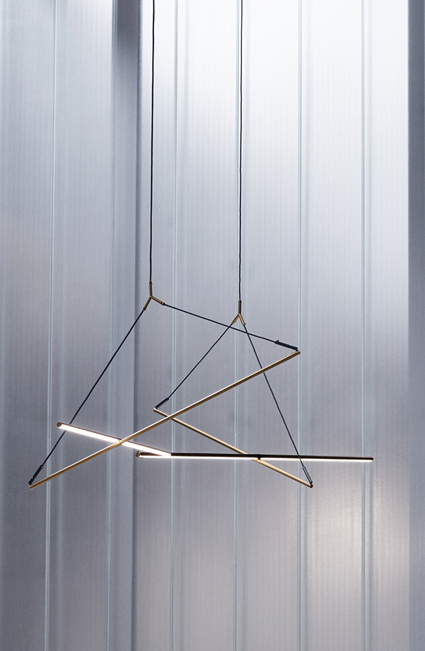 Funamabule - luminaire, suspension - Edition chez Roche Bobois - Double sur fond décor