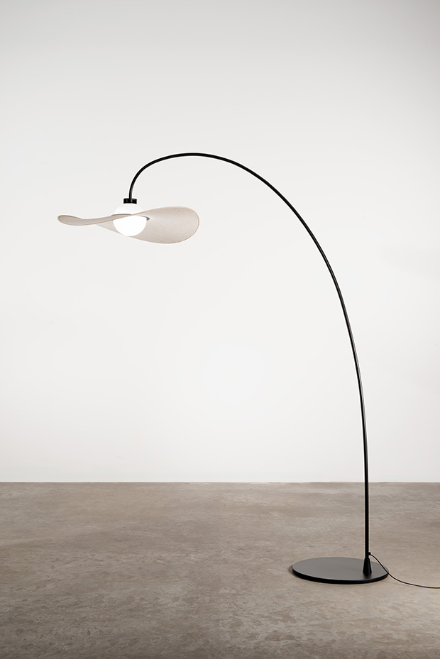 Variation lampadaire rochebobois design par Chape & Mache - lampadaire ecru